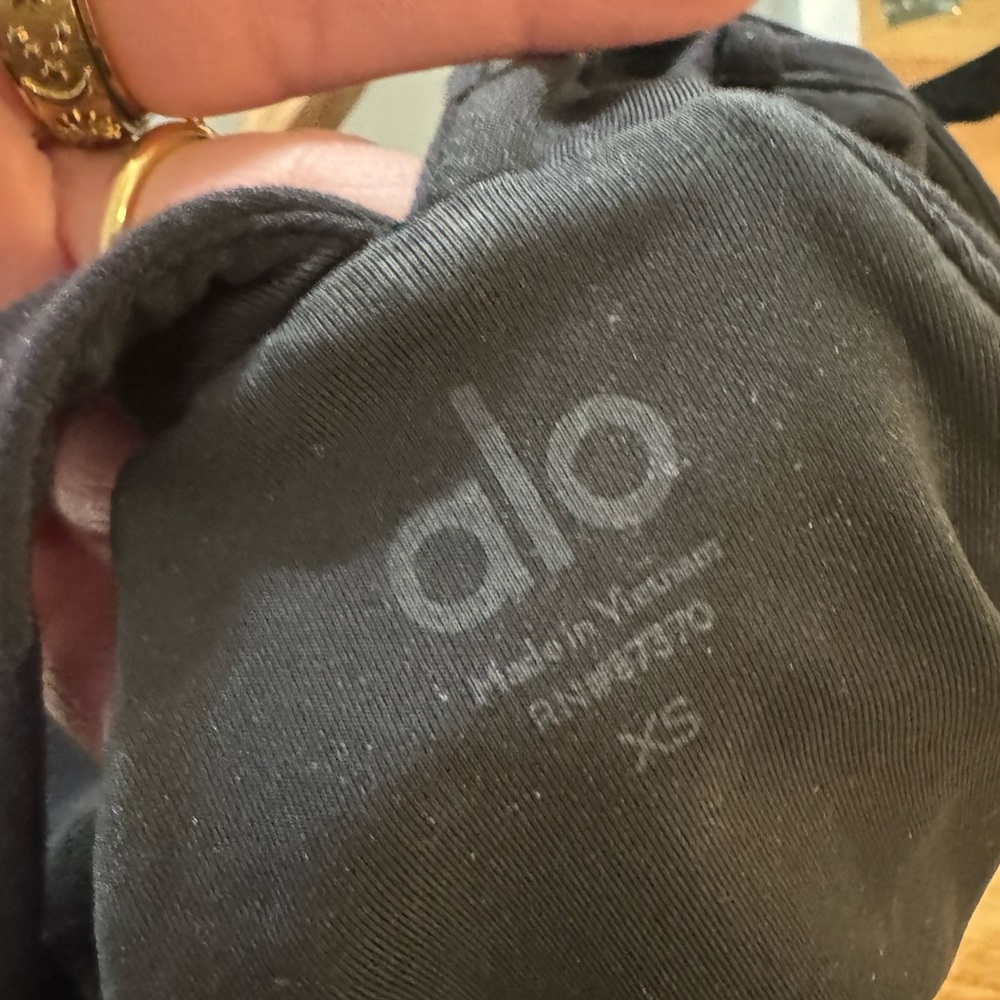 Alo Yoga Black Sports Bra / Crop Top – Size XS - Picture 3 of 4